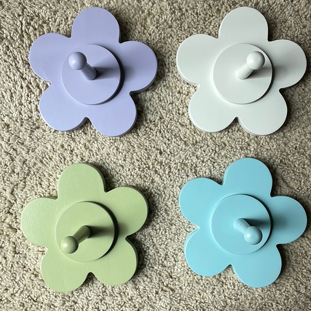 Floral Wall Hooks Set in Pastel Colors